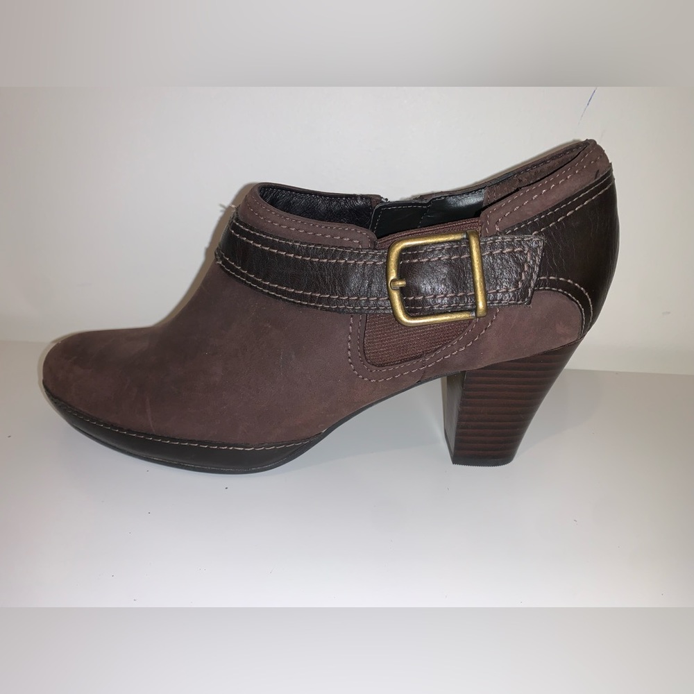 Clarks Artisan Nubuck shoes, Women’s size 9 1/2